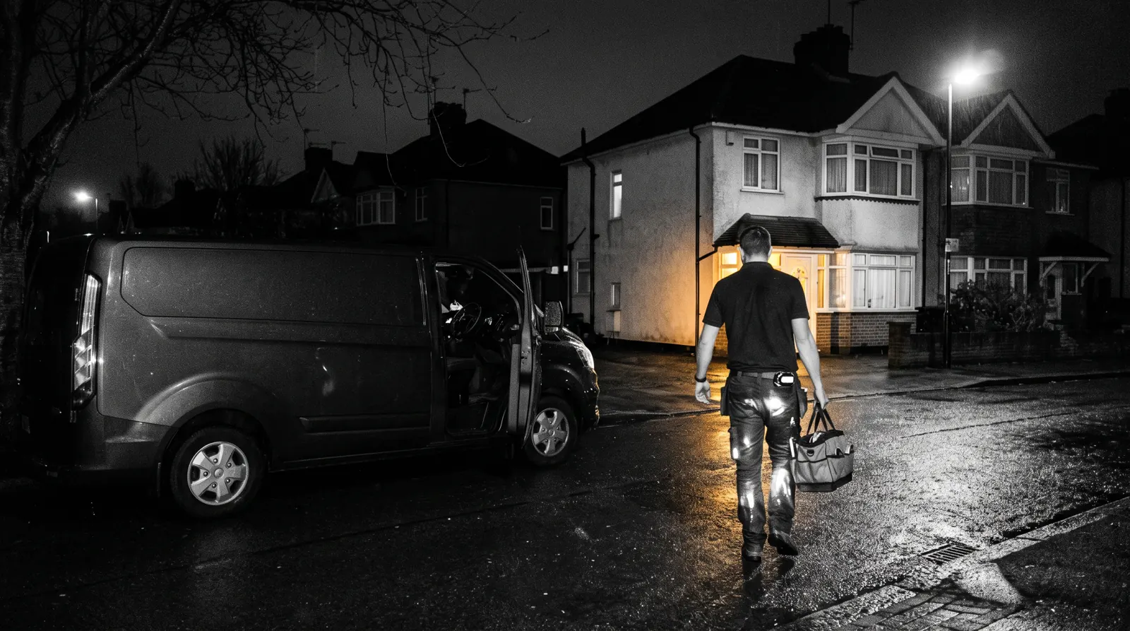 Electrician arriving at a home in Gravesham